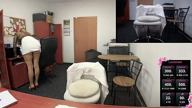 legsLONG online show from January 9, 2025, 7:42 am