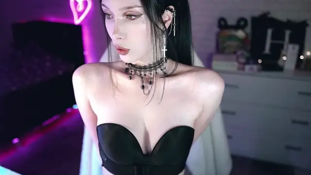 Snapshot of _Uindi_ chatting on December 2, 2024, 4:09 pm Uindi online show from December 2, 2024, 4:09 pm