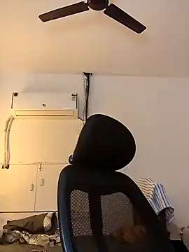 Snapshot of _IRRESISTIBLE_ chatting on January 21, 2025, 2:15 pm IRRESISTIBLE online show from January 21, 2025, 2:15 pm