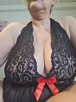 Snapshot of milfchantal4 chatting on May 22, 2026, 1:06 pm milfchantal4 online show from May 22, 2026, 1:06 pm