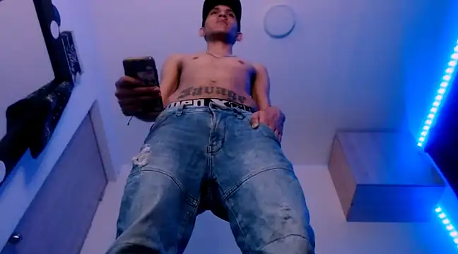 Snapshot of Samuel_Suarez chatting on February 7, 2025, 12:20 am Samuel Suarez online show from February 7, 2025, 12:20 am