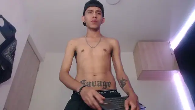 Snapshot of Samuel_Suarez chatting on March 10, 2025, 11:49 pm Samuel Suarez online show from March 10, 2025, 11:49 pm