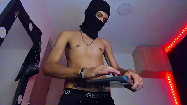 Snapshot of Samuel_Suarez chatting on March 22, 2025, 3:52 am Samuel Suarez online show from March 22, 2025, 3:52 am