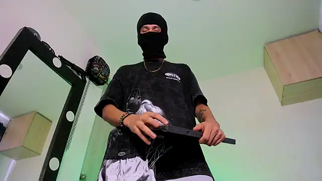 Snapshot of Samuel_Suarez chatting on September 17, 2025, 9:05 pm Samuel Suarez online show from September 17, 2025, 9:05 pm