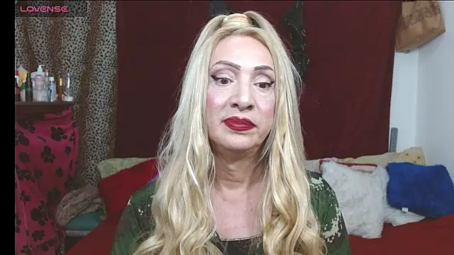 Snapshot of elena_evans chatting on June 15, 2026, 6:43 pm elena evans online show from June 15, 2026, 6:43 pm