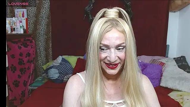 Snapshot of elena_evans chatting on June 26, 2026, 4:44 pm elena evans online show from June 26, 2026, 4:44 pm