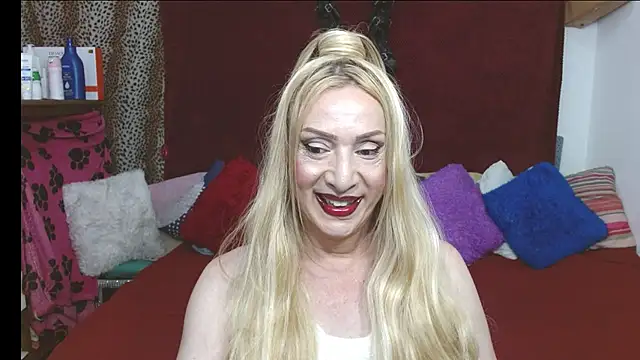 Snapshot of elena_evans chatting on July 16, 2026, 6:14 pm elena evans online show from July 16, 2026, 6:14 pm