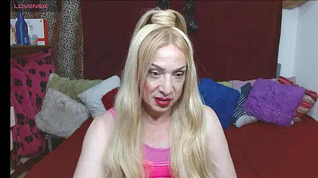 Snapshot of elena_evans chatting on July 21, 2026, 6:43 pm elena evans online show from July 21, 2026, 6:43 pm
