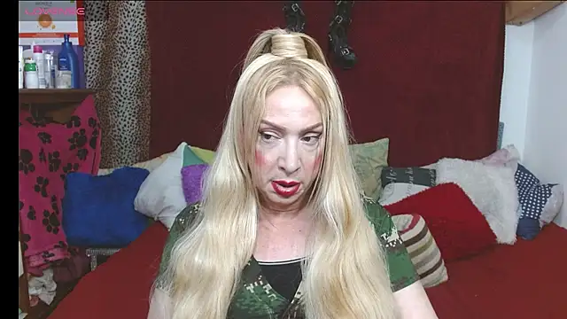 Snapshot of elena_evans chatting on July 28, 2026, 5:34 pm elena evans online show from July 28, 2026, 5:34 pm