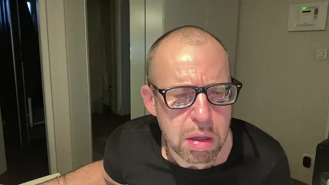 FABIOGLASSES online show from January 13, 2026, 4:23 pm