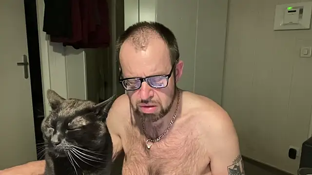 FABIOGLASSES online show from May 3, 2026, 10:16 pm