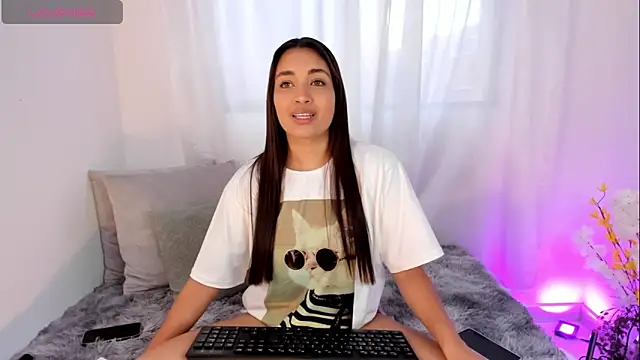 Snapshot of aisha_es chatting on October 4, 2025, 6:17 pm aisha es online show from October 4, 2025, 6:17 pm