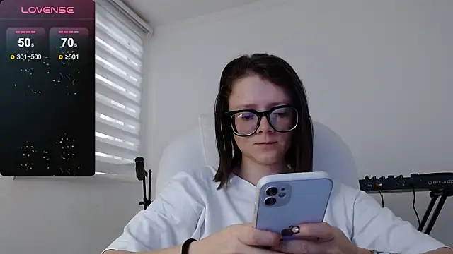 Snapshot of Arya_starrk chatting on December 23, 2024, 2:17 pm Arya starrk online show from December 23, 2024, 2:17 pm