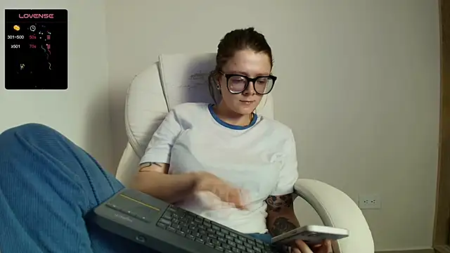 Snapshot of Arya_starrk chatting on February 7, 2025, 10:20 pm Arya starrk online show from February 7, 2025, 10:20 pm