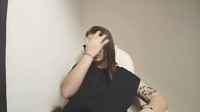 Snapshot of Arya_starrk chatting on February 12, 2025, 2:43 pm Arya starrk online show from February 12, 2025, 2:43 pm