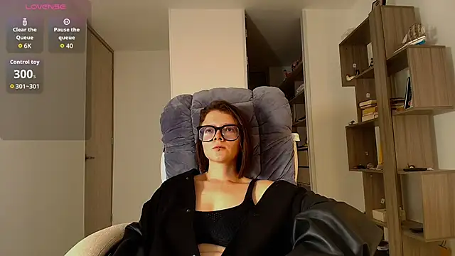 Snapshot of Arya_starrk chatting on November 6, 2025, 2:18 pm Arya starrk online show from November 6, 2025, 2:18 pm