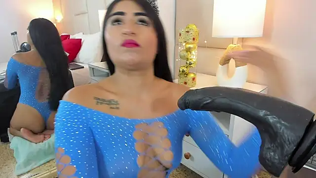 Snapshot of AntoniaRoss_ chatting on December 10, 2024, 8:27 pm AntoniaRoss online show from December 10, 2024, 8:27 pm