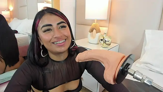 Snapshot of AntoniaRoss_ chatting on February 22, 2025, 2:50 am AntoniaRoss online show from February 22, 2025, 2:50 am