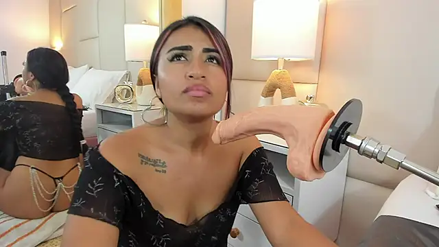 Snapshot of AntoniaRoss_ chatting on February 25, 2025, 8:30 pm AntoniaRoss online show from February 25, 2025, 8:30 pm