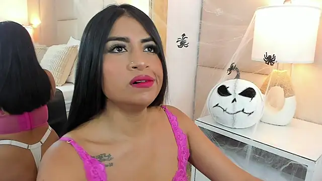 Snapshot of AntoniaRoss_ chatting on October 30, 2025, 1:01 pm AntoniaRoss online show from October 30, 2025, 1:01 pm