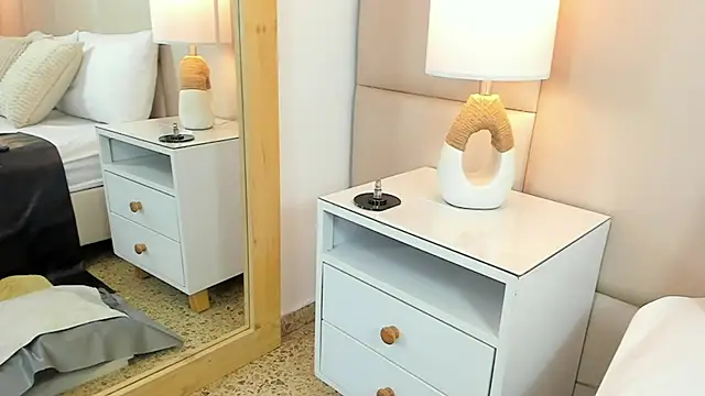 Snapshot of AntoniaRoss_ chatting on December 2, 2025, 2:01 pm AntoniaRoss online show from December 2, 2025, 2:01 pm