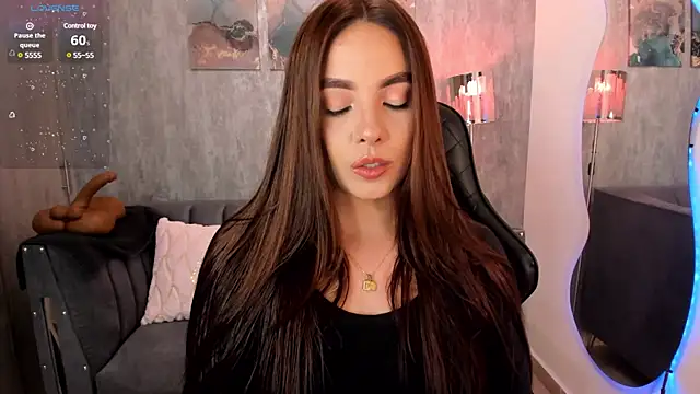 Snapshot of MelanieHudson_ chatting on February 25, 2025, 12:47 am MelanieHudson online show from February 25, 2025, 12:47 am