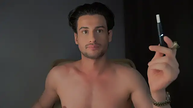 Snapshot of Keen___Luckystrike chatting on December 8, 2024, 12:07 am Keen Luckystrike online show from December 8, 2024, 12:07 am