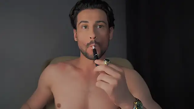 Snapshot of Keen___Luckystrike chatting on December 15, 2024, 6:07 am Keen Luckystrike online show from December 15, 2024, 6:07 am