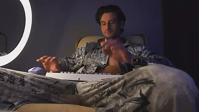 Snapshot of Keen___Luckystrike chatting on March 8, 2025, 5:28 am Keen Luckystrike online show from March 8, 2025, 5:28 am