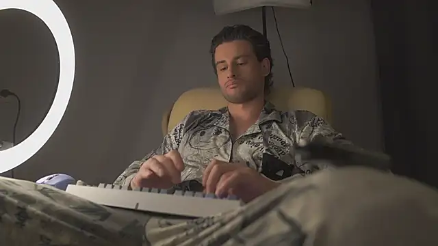 Snapshot of Keen___Luckystrike chatting on March 21, 2025, 12:51 am Keen Luckystrike online show from March 21, 2025, 12:51 am