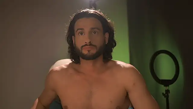 Snapshot of Keen___Luckystrike chatting on October 12, 2025, 2:27 pm Keen Luckystrike online show from October 12, 2025, 2:27 pm