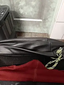 Snapshot of feathersify chatting on November 6, 2025, 6:58 am feathersify online show from November 6, 2025, 6:58 am