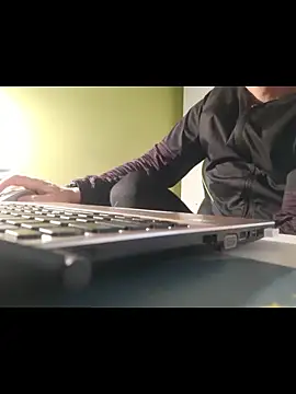 feathersify online show from December 18, 2025, 11:38 am