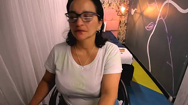 Snapshot of MarilynMiilf_ chatting on March 13, 2025, 1:21 am MarilynMiilf online show from March 13, 2025, 1:21 am