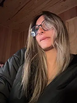 AliceStone19 online show from May 18, 2026, 5:52 pm