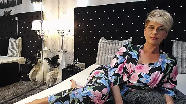 Snapshot of InannaStar chatting on February 21, 2025, 10:39 am InannaStar online show from February 21, 2025, 10:39 am