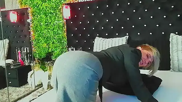 Snapshot of InannaStar chatting on March 10, 2026, 10:42 am InannaStar online show from March 10, 2026, 10:42 am