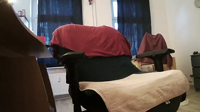 chubbysmallcockxh online show from April 8, 2026, 5:46 pm