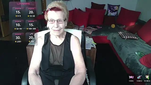 HeisseomaOriginal online show from October 3, 2025, 7:27 am