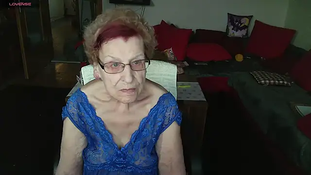 HeisseomaOriginal online show from December 21, 2025, 8:10 am