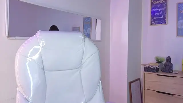 bluee hazell online show from March 13, 2026, 11:50 am