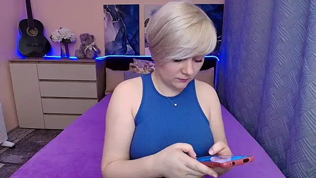 BlondPearl online show from May 14, 2026, 11:28 am