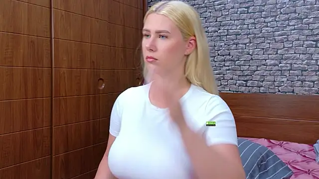 Snapshot of CuteBlondeMe chatting on June 18, 2026, 3:49 pm CuteBlondeMe online show from June 18, 2026, 3:49 pm