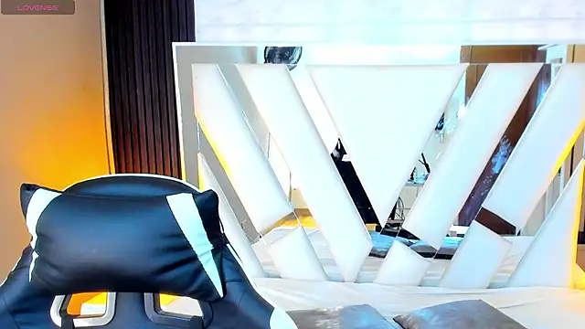 Linda4Petite online show from September 24, 2025, 6:00 pm