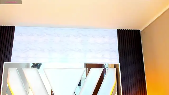 Linda4Petite online show from September 27, 2025, 6:02 pm