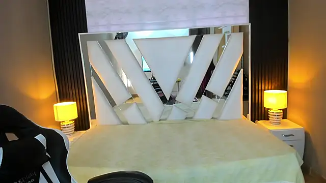 Linda4Petite online show from December 13, 2025, 7:53 pm