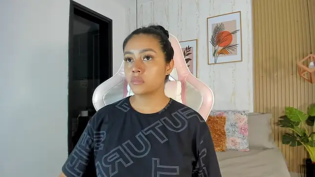 CameronCollins  online show from December 18, 2025, 8:37 pm