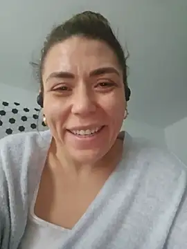 Snapshot of Ellie-L-Elizabeth chatting on June 21, 2026, 7:05 pm Ellie-L-Elizabeth online show from June 21, 2026, 7:05 pm