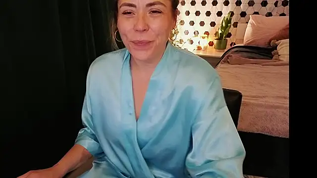 Snapshot of Ellie-L-Elizabeth chatting on July 11, 2026, 4:04 am Ellie-L-Elizabeth online show from July 11, 2026, 4:04 am