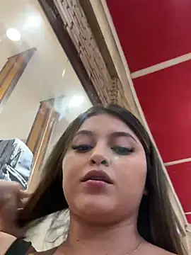 lunablossom  online show from February 8, 2025, 10:40 pm